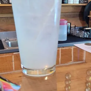 White whiskey lemonade