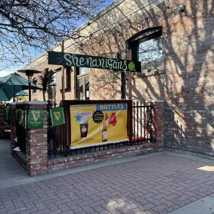 St. Patrick&apos;s day outdoor patio