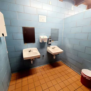 Women&apos;s Restroom