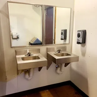 Women&apos;s Restroom