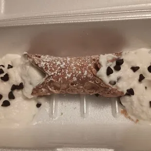This is how the cannoli was served. Watery and tasteless.