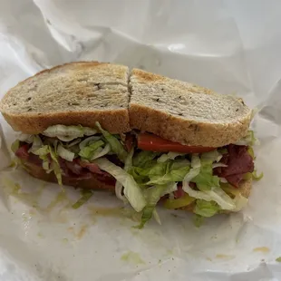 uh. this. was. super. tasty!!  hot pastrami on toasted rye. WOW!!