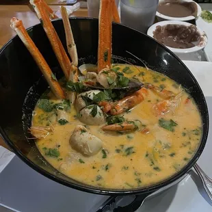 Sopa de mariscos  con crema.