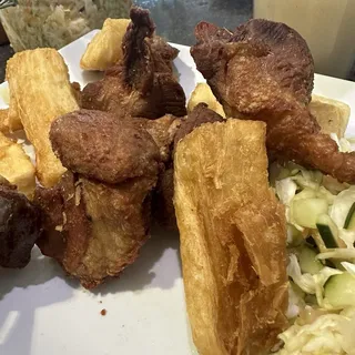 Yuca Frita con Chicharron