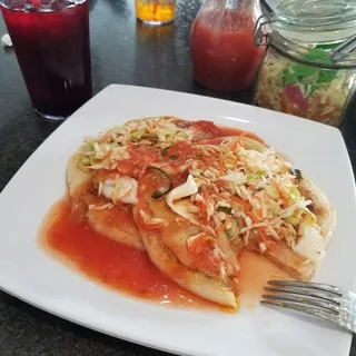 Pupusa de Chicharron Y Queso