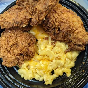 fried chicken and macaroni and cheese