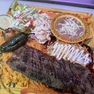 Carne tampiquena
Skirt steak with 2 enchiladas
