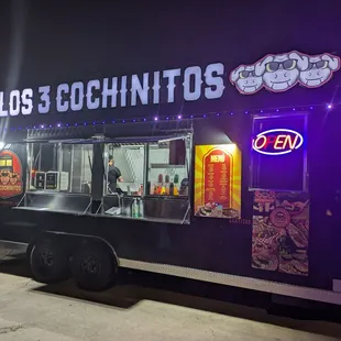 a food truck at night
