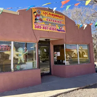 Street view of Los 6 Hermanos, located on the 313, only a few blocks from downtown Bernalillo.