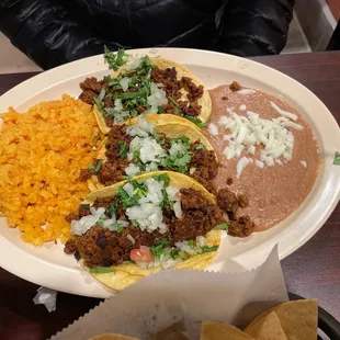 Taco platter with chorizo tacos