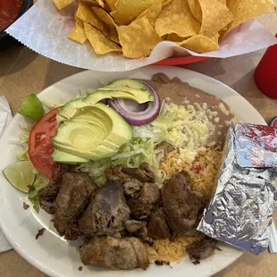 Beef roast with rice, beans and a salad