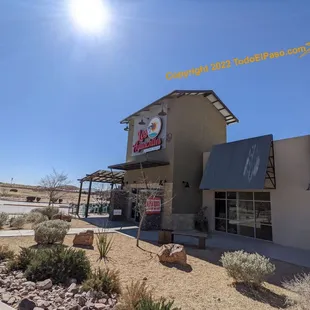 the outside of a restaurant