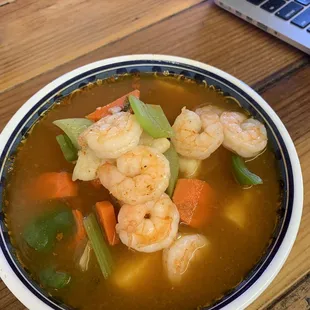 Caldo de camarón con pescado delicioso