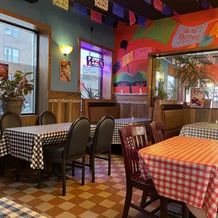 tables with checkered tablecloths