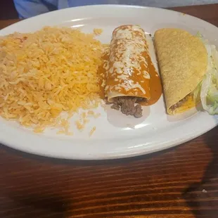 a plate of mexican food