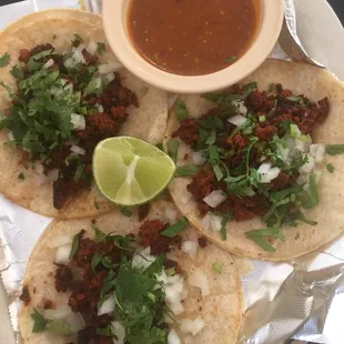 Tacos Mexíco with chorizo and tomatillo sauce