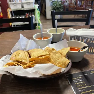 nachos and salsa