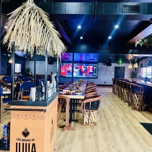 sushi and sashimi, interior