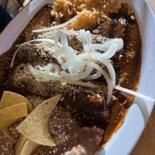 a plate of mexican food