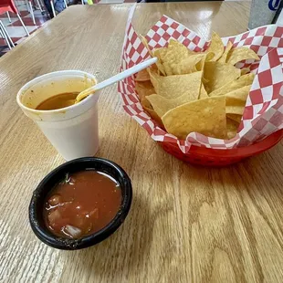 nachos and salsa