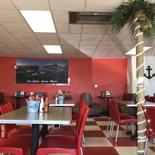 Lots of seating. Clean. Bright. Fast friendly service. April 2018.