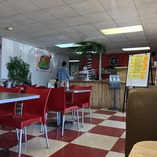 Lots of seating. Clean. Bright. Fast friendly service. April 2018.