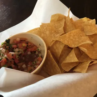 Chips and flavorless/bland pico de gallo