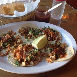 Tacos de pollo asado