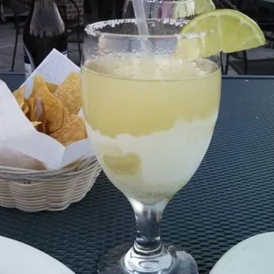 drink, nachos