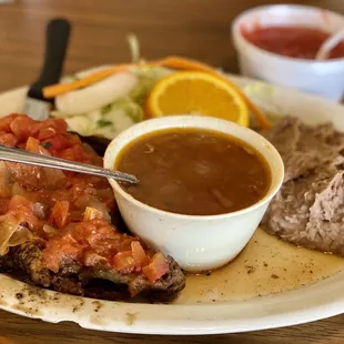 Combo Fajita Ranchera, refríes and charro beans.