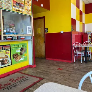 Men's and women's restroom are 'Out of Service'... really?? Wished restaurants would STOP doing this.