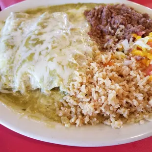 Visiting from SA.. trying these great tasting Enchiladas Suiza!!