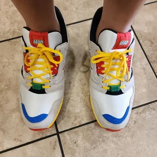 Chillin' in the lobby.