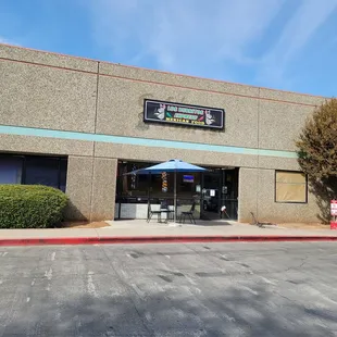 the outside of the restaurant