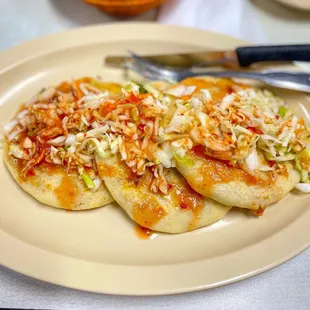 3 Pupusas de chicarrón