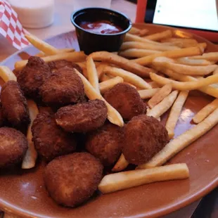 Kid&apos;s Meal: Chicken Nuggets and fries