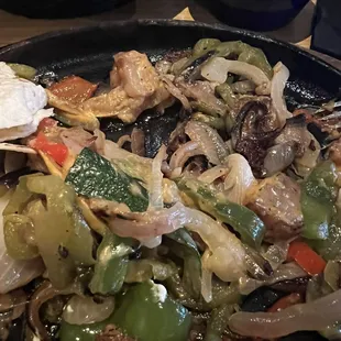 Veggie fajitas (found 2 mushrooms)