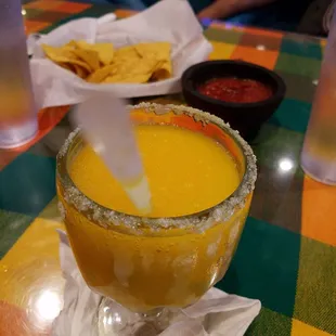 drink, nachos