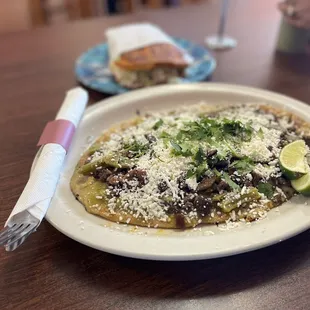 Huarache con Carne y Nopales