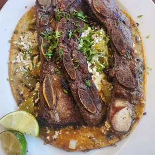 Huarache con Costilla