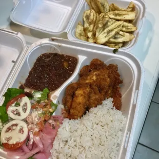 Milanesa de Pollo con Tajadas