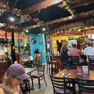 interior, paella
