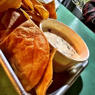 Chips & Queso