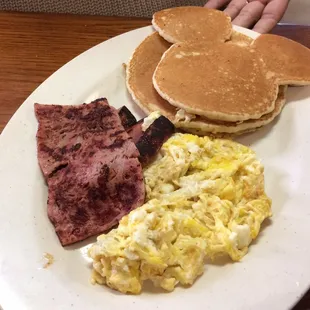 The country breakfast plate.