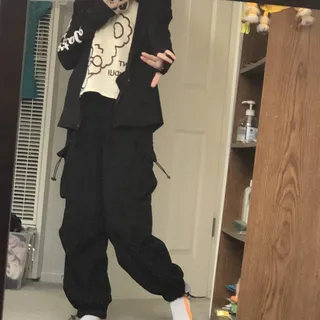 Ellie L.