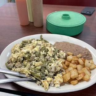 Nopales, Huevos y Salchicha