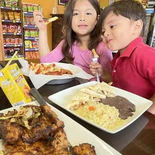 Kid&apos;s Quesadilla chicken Kid&apos;s Tender Ellos lo amaron