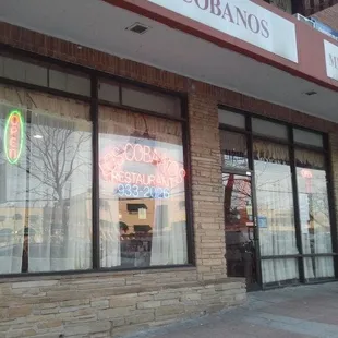 the outside of the restaurant