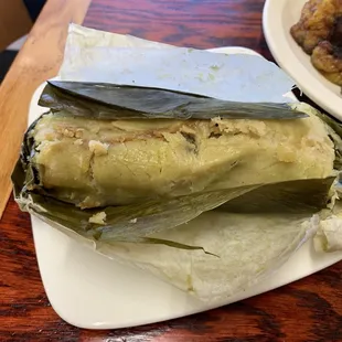 El Salvadoran chicken tamale