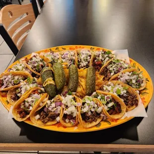 platillo de tacos al pastor , steak